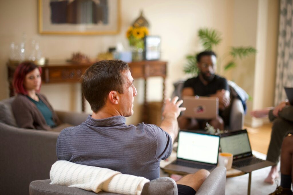 Hybrid team collaborating in a relaxed setting using cloud-connected devices